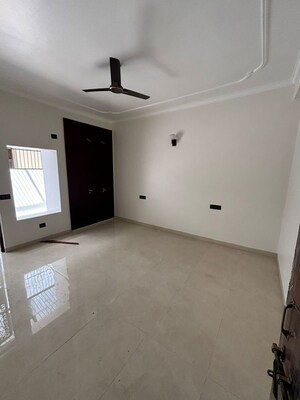Room in 3 BHK Villa at RWA Apartments Sector 61, Sector 61 – for Rent