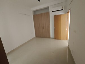 Room in 4 BHK Apartment at SS Linden, Sector 84 – for Rent