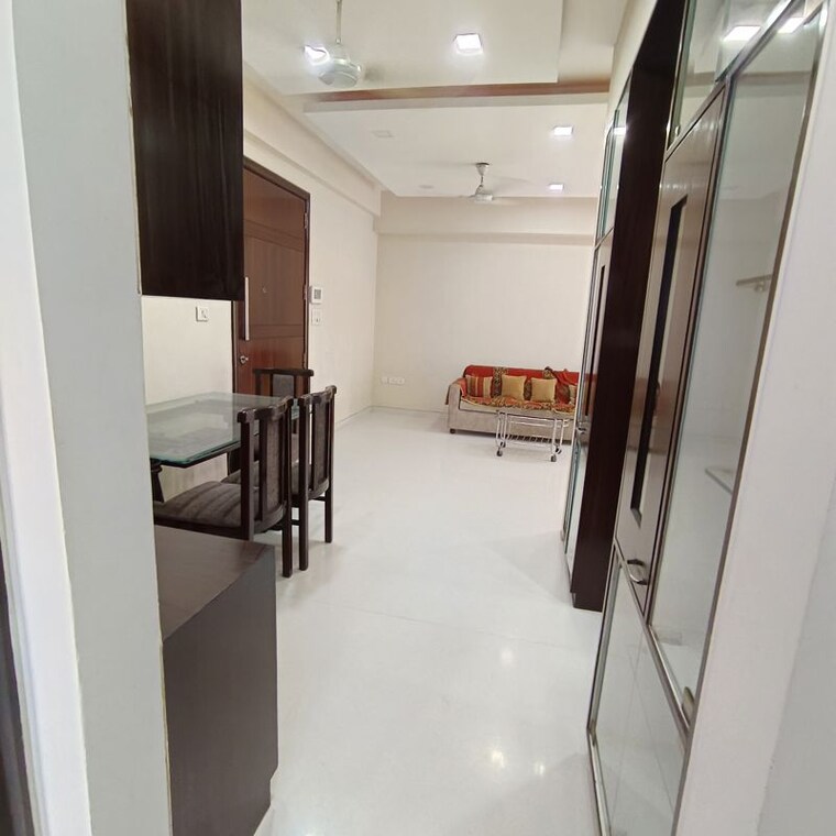 Hall, mayfair-housing-silver 2 Bedroom 1000 Sq.Ft. Apartment In Juhu Mumbai 10325937