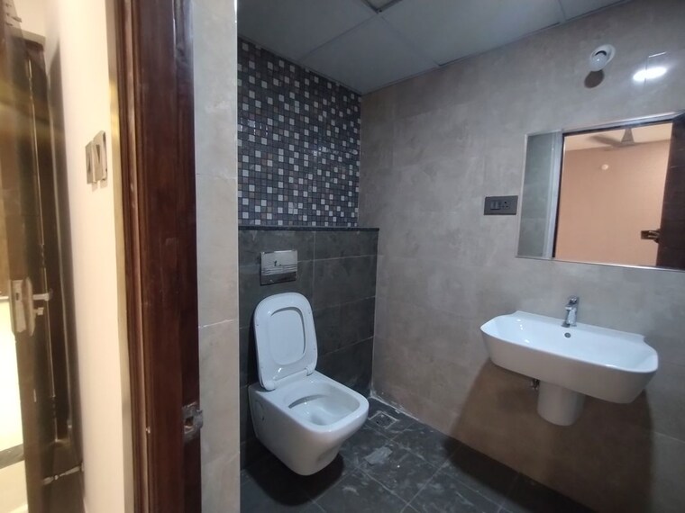 Bathroom, smr-vinay-iconia-hyderabad 3 Bedroom 1850 Sq.Ft. Apartment In Kondapur Hyderabad 10325964