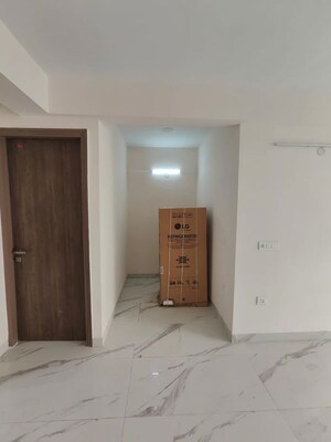 Room in 3.5 BHK Builder Floor at Smart World Gems, Sector 89 – for Rent