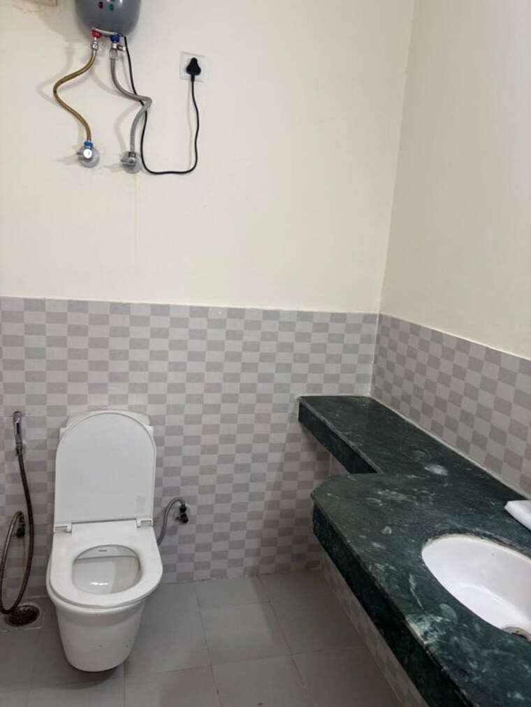 Bathroom, jaypee-green-wish-town-klassic 3 Bedroom 1530 Sq.Ft. Apartment In Sector 134 Noida 10290837