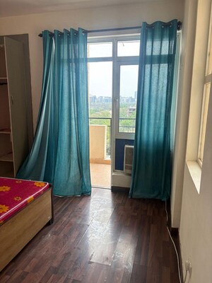 Room in 3 BHK Apartment at Jaypee Green Wish town Klassic, Sector 134 – for Rent