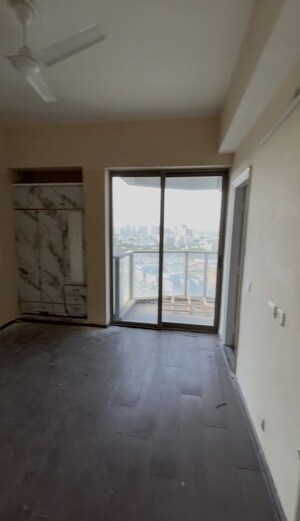 Room in 4 BHK Apartment at Paras Dews, Sector 106 – for Rent