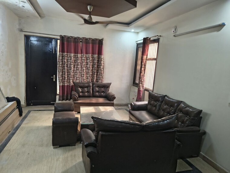 Living Room, builder-floor 1 RK 500 Sq.Ft. Builder Floor In Sector 28 Gurgaon 10325996