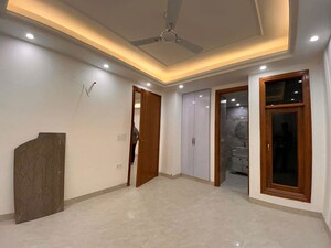 Room in 3 BHK Apartment at Chattarpur – for Rent