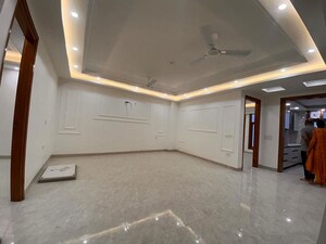 Room in 3 BHK Apartment at Chattarpur – for Rent