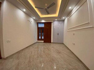 Room in 3 BHK Apartment at Chattarpur – for Rent