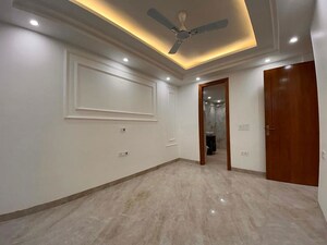 Room in 3 BHK Apartment at Chattarpur – for Rent