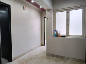 Room in 3 BHK Builder Floor at Delhi Cantonment – for Rent