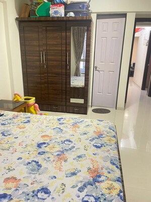 Room in 3 BHK Apartment at Lily White, Jogeshwari East – for Rent