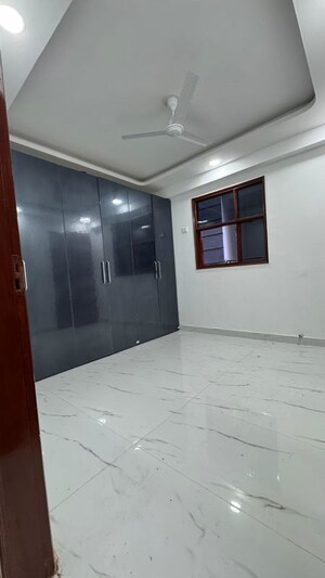 Room in 3 BHK Apartment at Chattarpur – for Rent