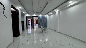 Room in 3 BHK Apartment at Chattarpur – for Rent