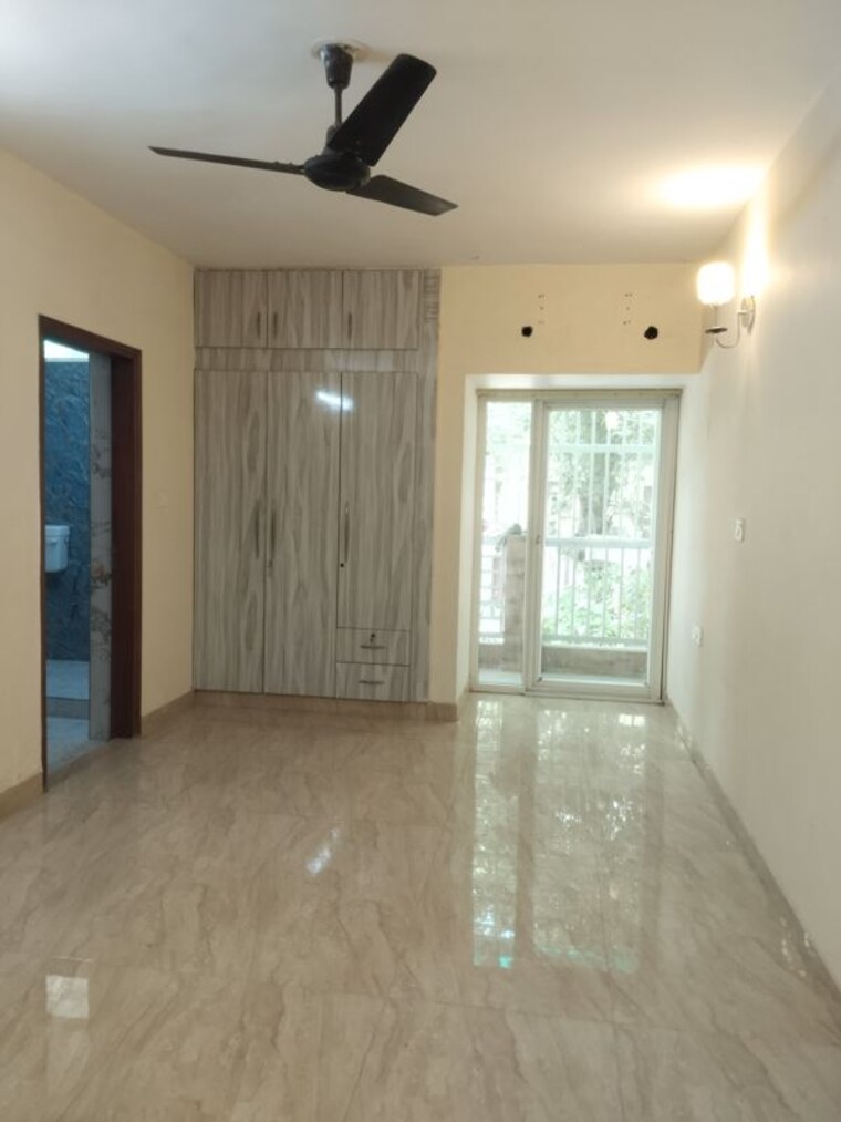 Room, sarita vihar 3 Bedroom 1800 Sq.Ft. Builder Floor In Sarita Vihar Delhi 10326005