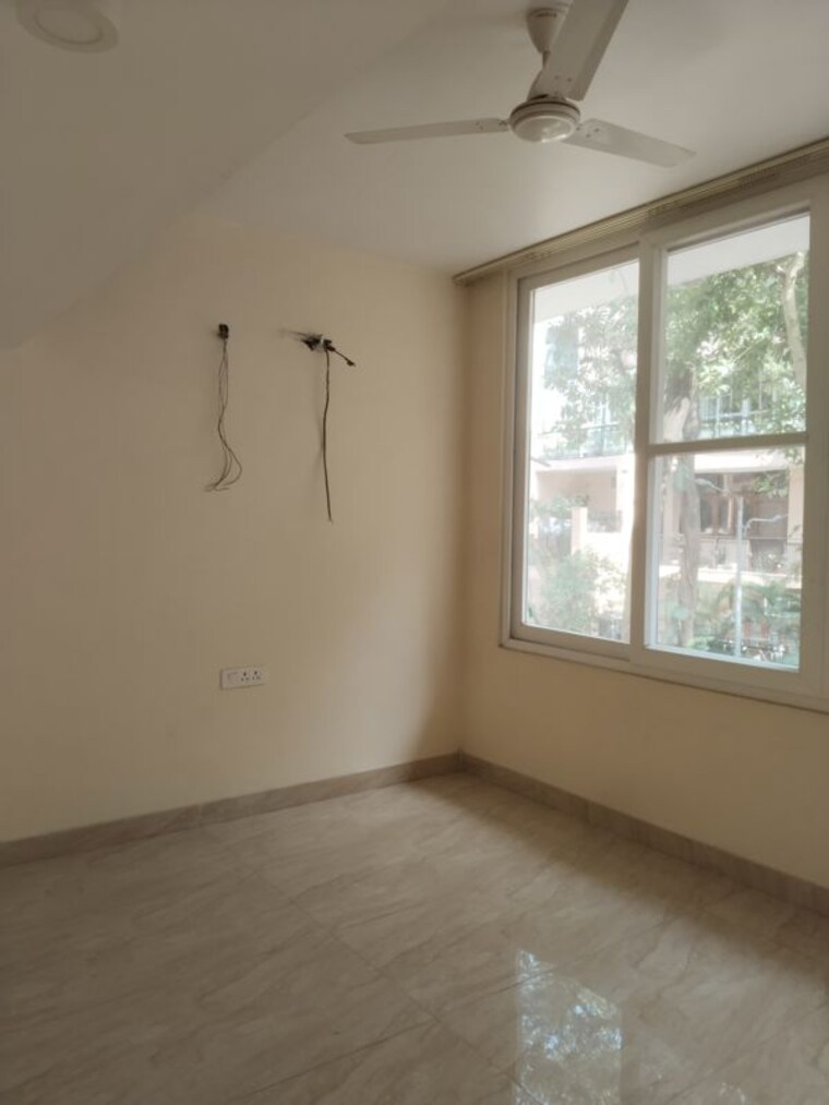 Room, sarita vihar 3 Bedroom 1800 Sq.Ft. Builder Floor In Sarita Vihar Delhi 10326005