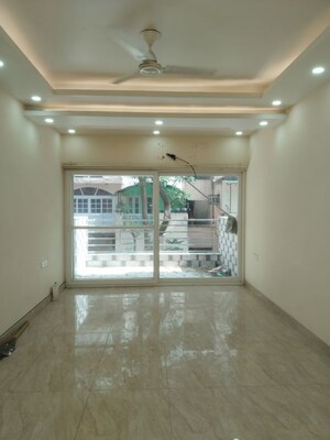 Furnished Amenities in 3 BHK Builder Floor at Sarita Vihar – for Sale