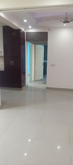 Room in 3.5 BHK Apartment at Amrapali Heartbeat City, Sector 107 – for Sale