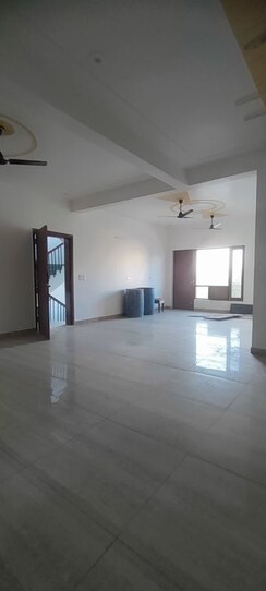 5 BHK + Extra Room Builder Floor For Rent in Sector 85