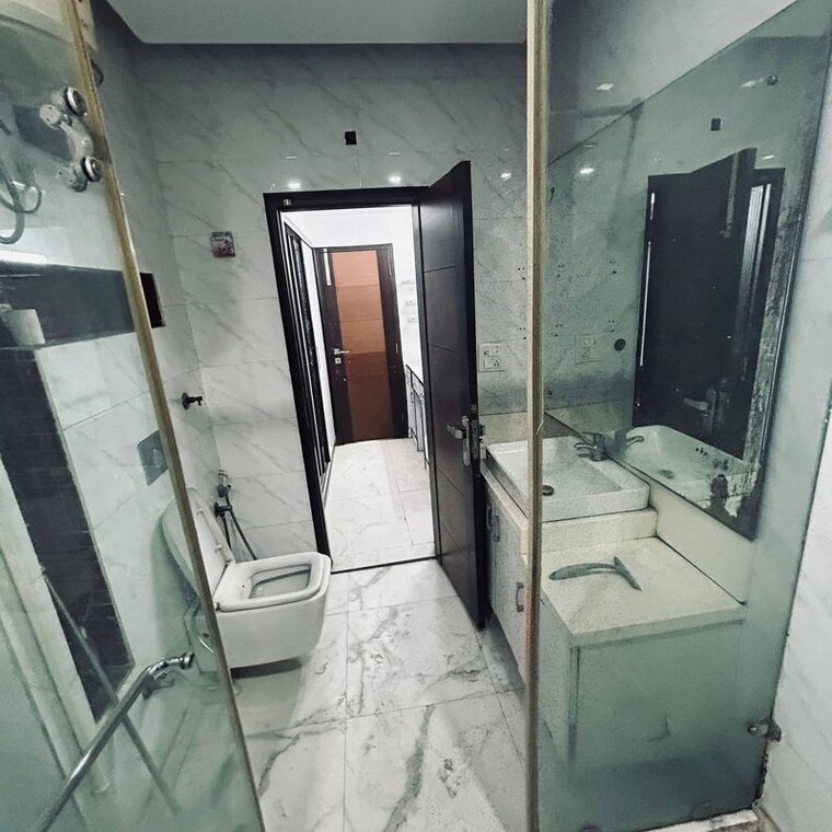 Bathroom, mayur vihar 4 Bedroom 1510 Sq.Ft. Apartment In Mayur Vihar Delhi 10263012