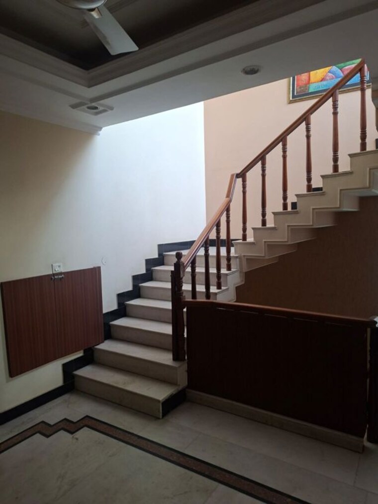 undefined, sector 26 6+ Bedroom 200 Sq.Mt. Villa In Sector 26 Noida 10326146