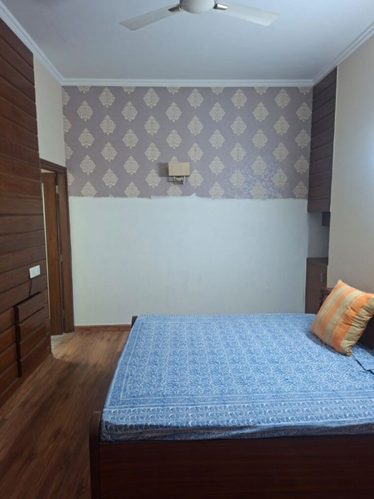 Bedroom, sector 26 6+ Bedroom 200 Sq.Mt. Villa In Sector 26 Noida 10326146