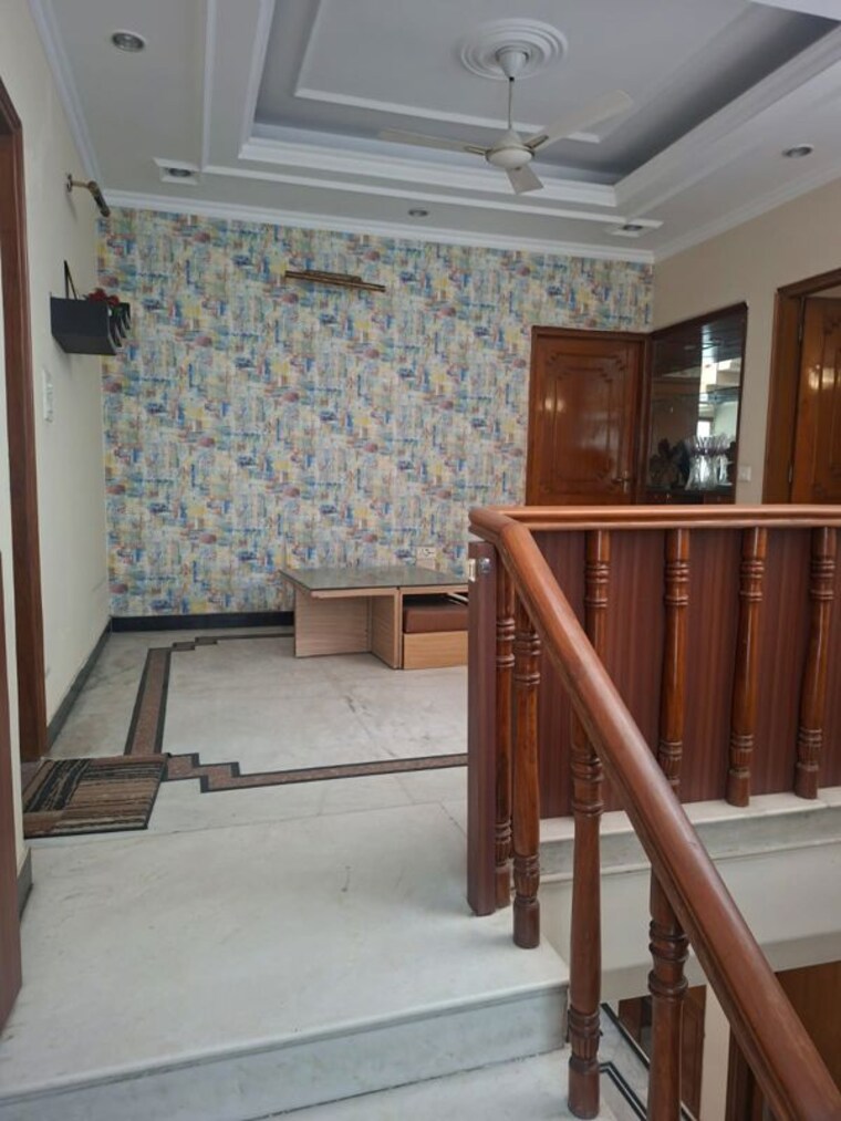 Balcony, sector 26 6+ Bedroom 200 Sq.Mt. Villa In Sector 26 Noida 10326146