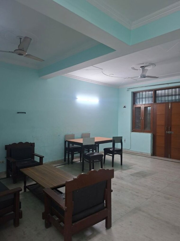 Room, sector 100 2 Bedroom 162 Sq.Mt. Builder Floor In Sector 100 Noida 10326157