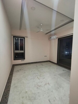 Room in 3 BHK Builder Floor at Sector 52 – for Rent