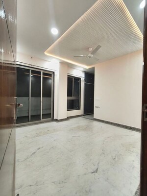 Room in 3 BHK Builder Floor at Sector 52 – for Rent