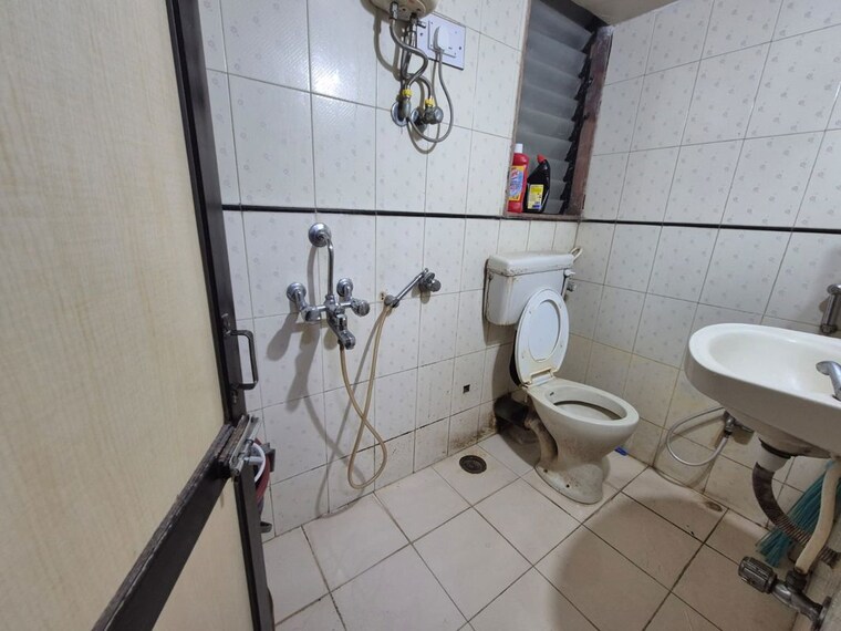 Bathroom, jyotirling-chs-goregaon-east 2 Bedroom 580 Sq.Ft. Apartment In Goregaon East Mumbai 10326252
