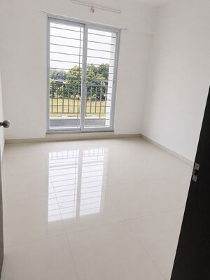 Room in 2 BHK Apartment at Mantra Parkview, Dhayari – for Rent