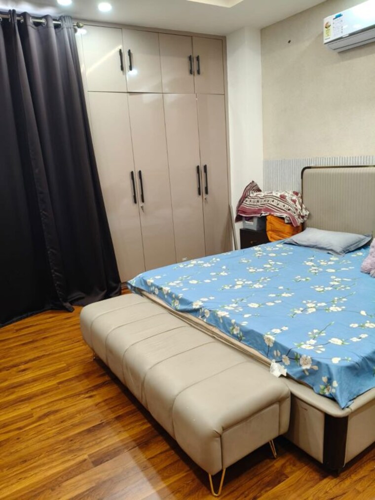 Bedroom, palam vihar 4 Bedroom 270 Sq.Yd. Builder Floor In Palam Vihar Gurgaon 10326260