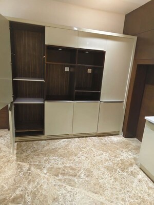 Room in 5 BHK Apartment at Sri Sreenivasa Esmeralda Fortune, Kondapur – for Rent