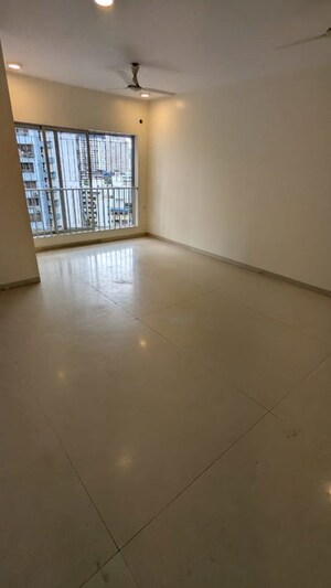 Room in 2.5 BHK Apartment at Gundecha Symphony, Andheri West – for Rent
