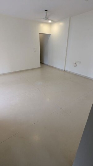 Room in 2.5 BHK Apartment at Gundecha Symphony, Andheri West – for Rent