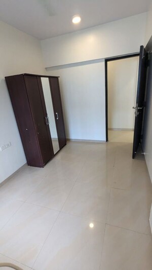 Room in 2.5 BHK Apartment at Gundecha Symphony, Andheri West – for Rent