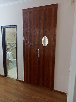 Room in 2 BHK Apartment at Amrapali Golf Homes, Sector 4 Greater Noida – for Rent