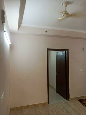Room in 2 BHK Apartment at Amrapali Golf Homes, Sector 4 Greater Noida – for Rent