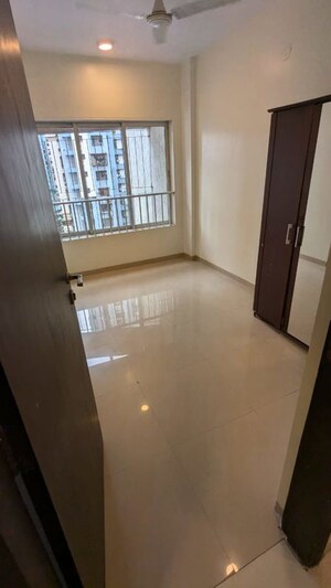 Room in 2.5 BHK Apartment at Gundecha Symphony, Andheri West – for Sale