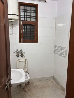 Bathroom in 2 BHK Builder Floor at Sector 39 – for Rent