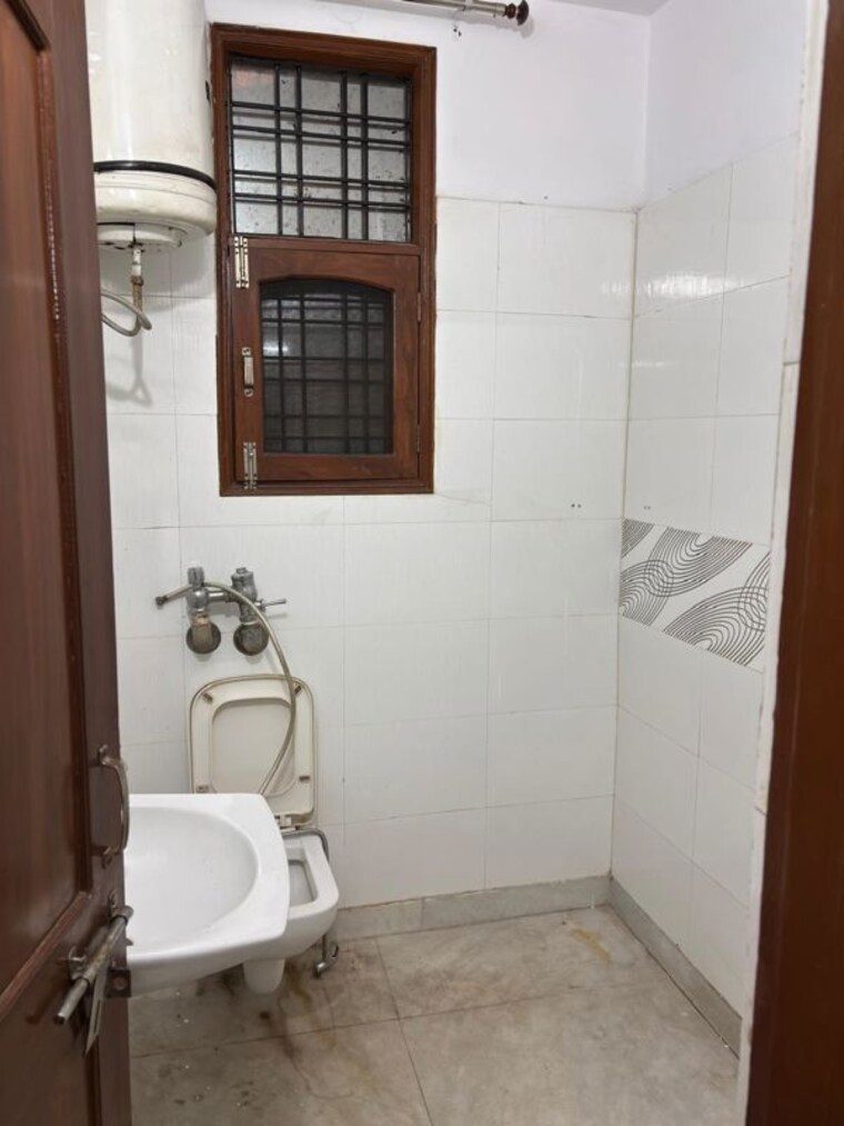 Bathroom, sector 39 2 Bedroom 1500 Sq.Ft. Builder Floor In Sector 39 Gurgaon 10326350