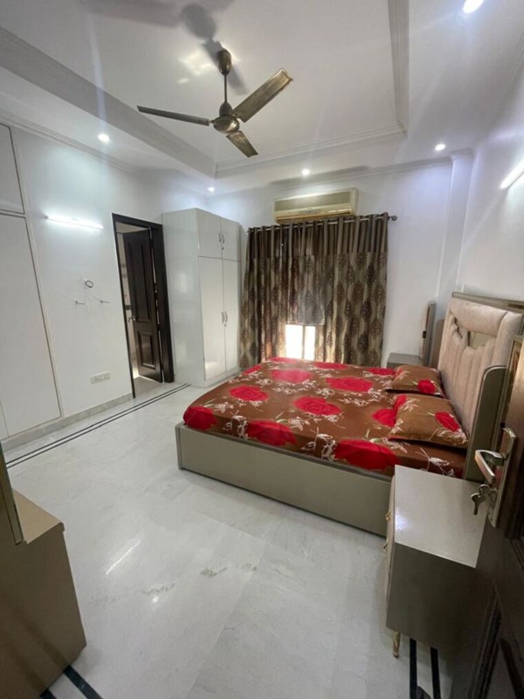 Bedroom, chittaranjan park 4 Bedroom 3000 Sq.Ft. Builder Floor In Chittaranjan Park Delhi 10326404