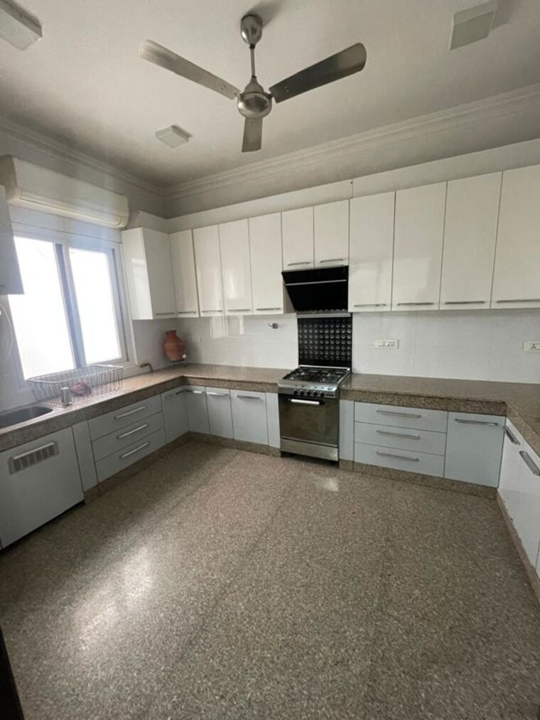 Kitchen, chittaranjan park 4 Bedroom 3000 Sq.Ft. Builder Floor In Chittaranjan Park Delhi 10326404