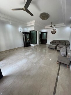 4 BHK + Servant Room Builder Floor For Rent in Chittaranjan Park