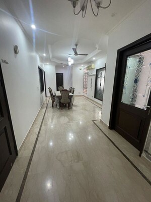 Room in 4 BHK Builder Floor at Chittaranjan Park – for Rent