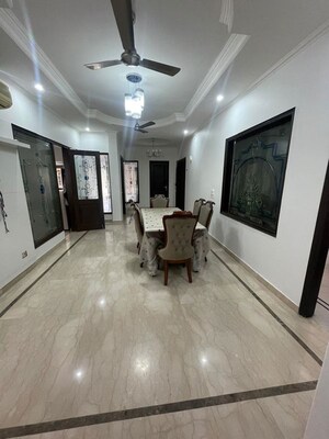 Room in 4 BHK Builder Floor at Chittaranjan Park – for Rent