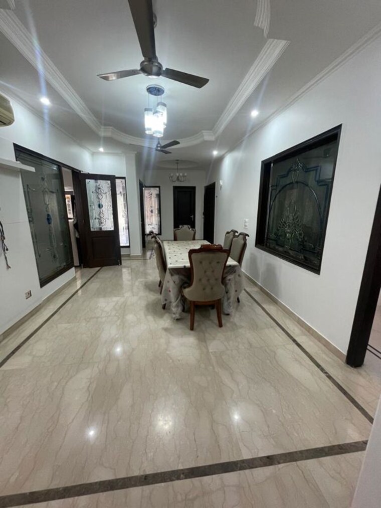 Room, chittaranjan park 4 Bedroom 3000 Sq.Ft. Builder Floor In Chittaranjan Park Delhi 10326404