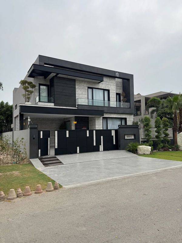 3 BHK + Pooja Room,Servant Room,Study Room,Store Room Villa For Sale in Yelahanka