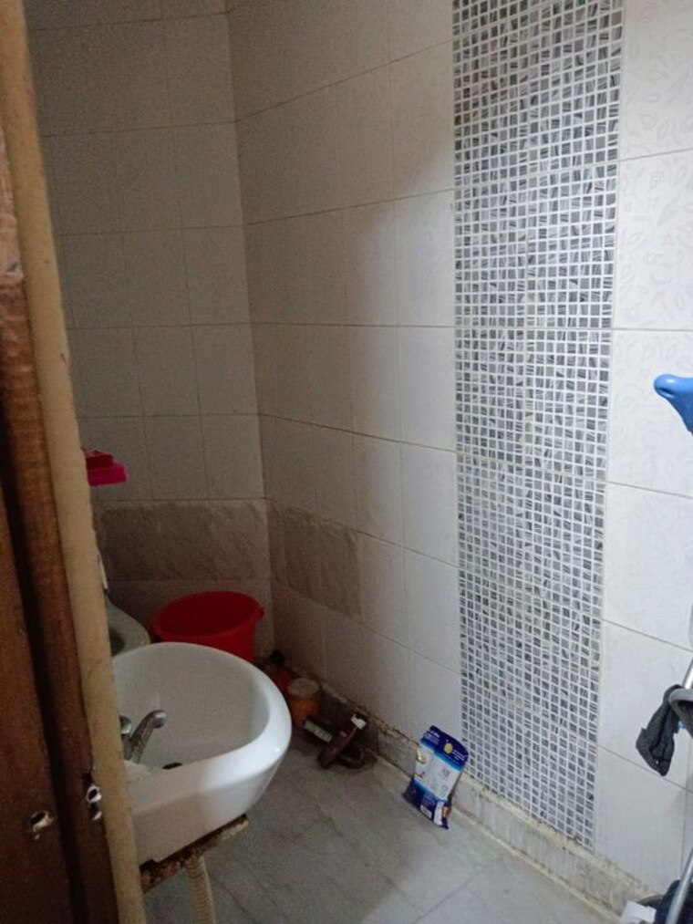 Bathroom, lajpat nagar 4 1 RK 341 Sq.Ft. Builder Floor In Lajpat Nagar 4 Delhi 10326431