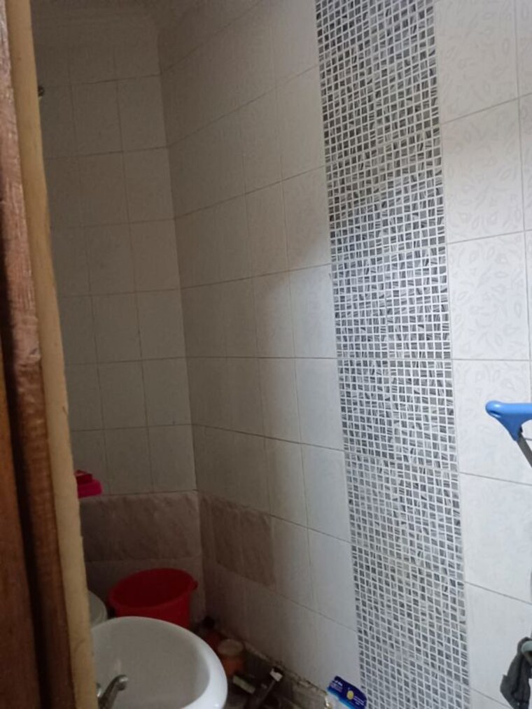Bathroom, lajpat nagar 4 1 RK 341 Sq.Ft. Builder Floor In Lajpat Nagar 4 Delhi 10326431